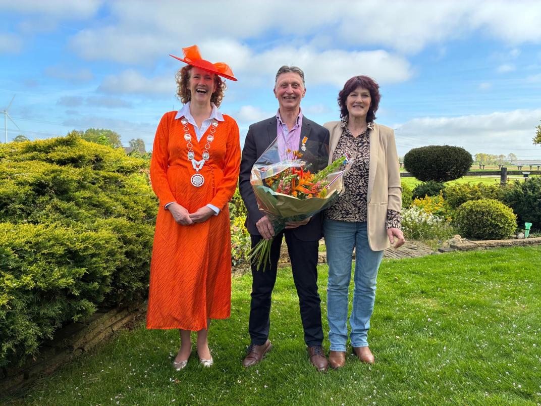 de heer mom-lintjesregen