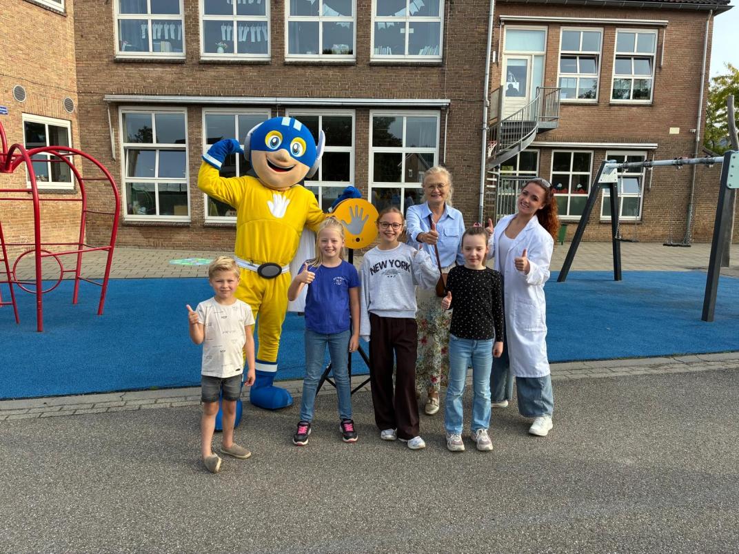 High five met wethouder Jeanette Derksen