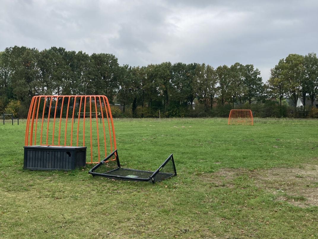 Speeltoestellen voetbalveld Stokkum 