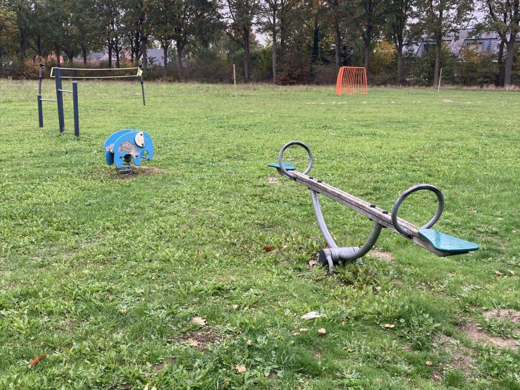 Speeltoestellen voetbalveld Stokkum 